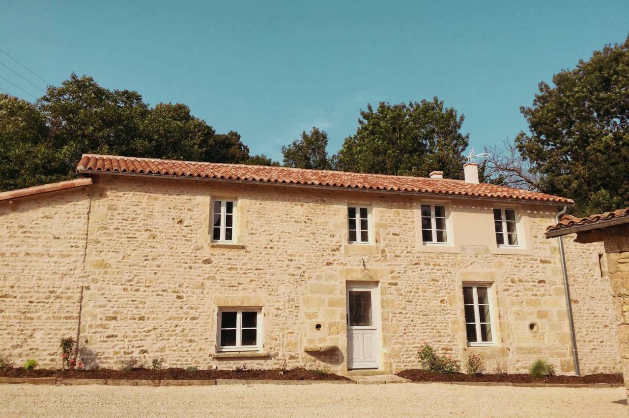 Gites Les Demeures De Valette Azay-le-Brule Exteriör bild