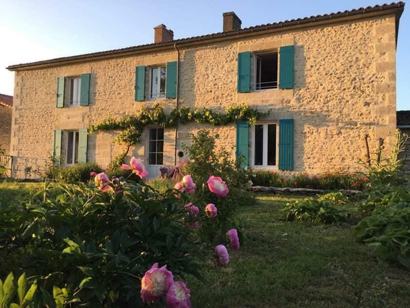 Gites Les Demeures De Valette Azay-le-Brule Exteriör bild